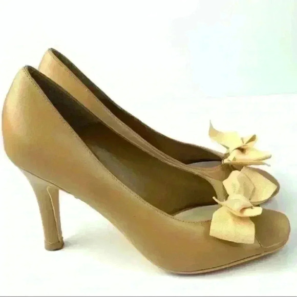 Newport News heels size 7 tan leather peep toe bow - Picture 1 of 9